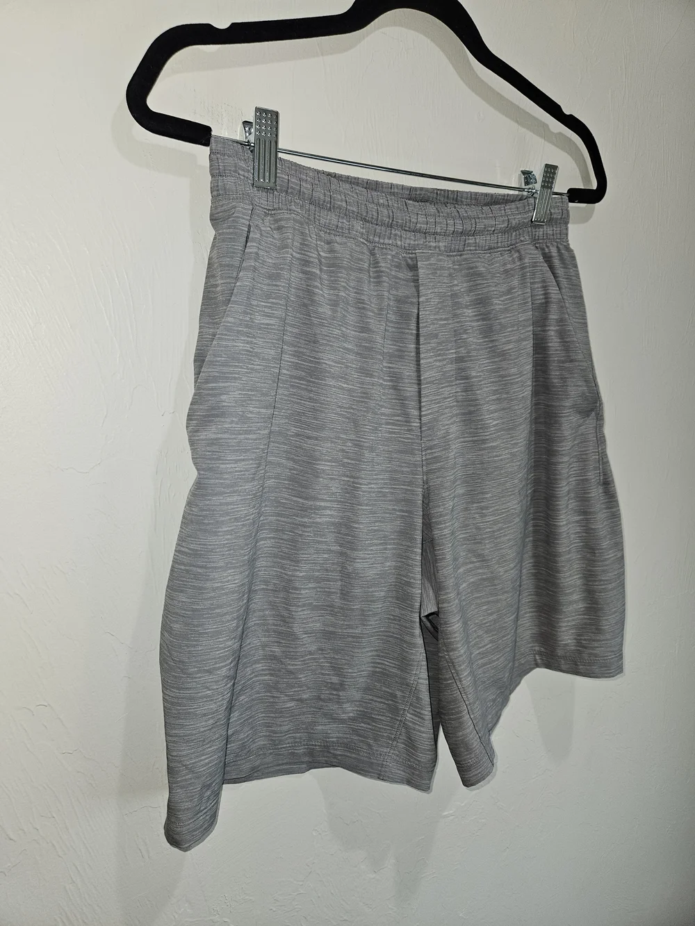 Lululemon Shorts Men's Medium Heathered Gray Athletic 9 Inch Inseam Gym Workout